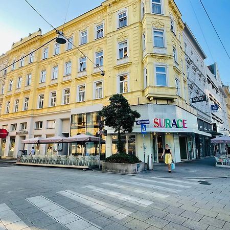 شقة Salon Des Fleurs Linz-Landstrasse المظهر الخارجي الصورة